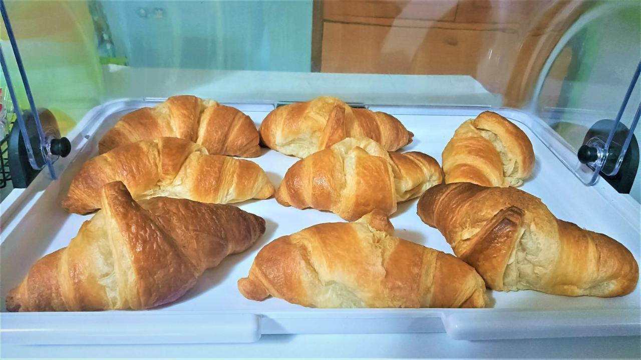 Il Laghetto Bed & Breakfast กาสโตรวิลลารี ภายนอก รูปภาพ