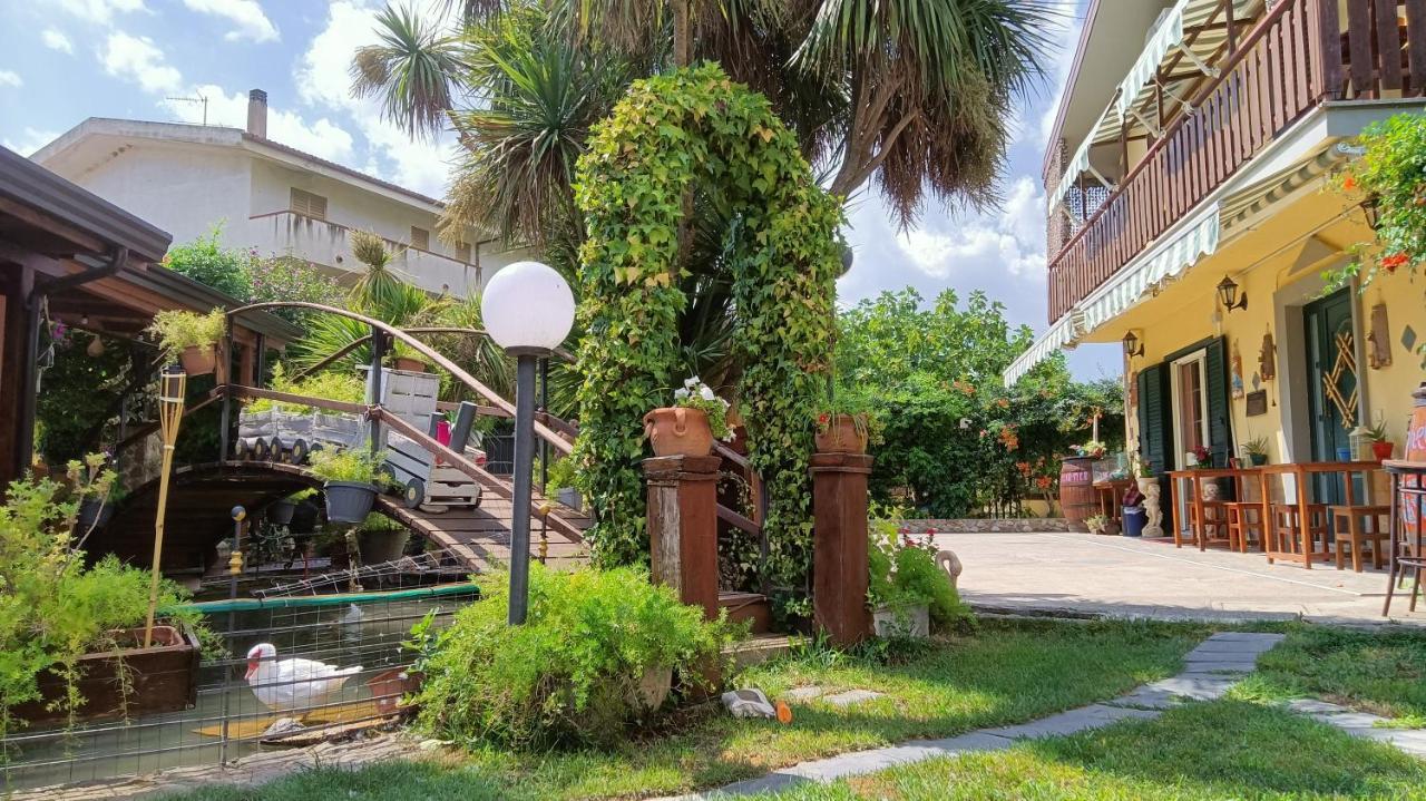 Il Laghetto Bed & Breakfast กาสโตรวิลลารี ภายนอก รูปภาพ