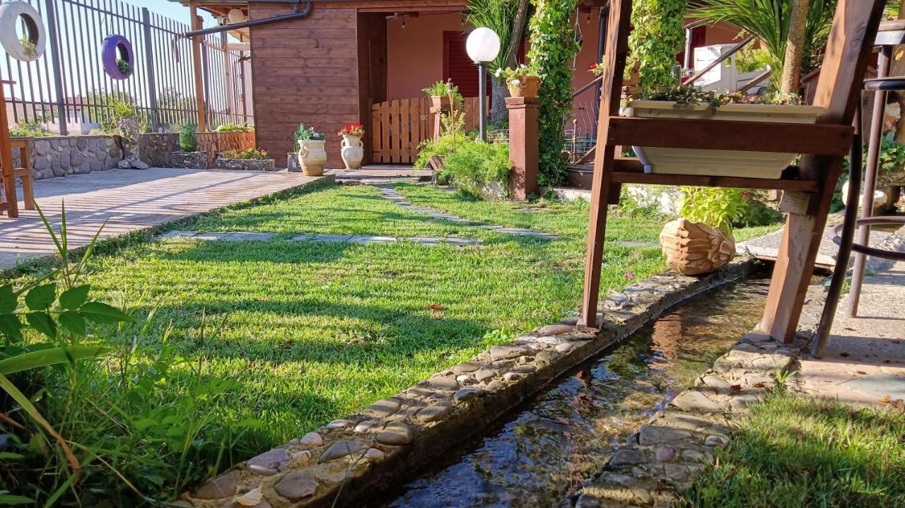 Il Laghetto Bed & Breakfast กาสโตรวิลลารี ภายนอก รูปภาพ