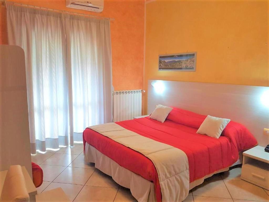 Il Laghetto Bed & Breakfast กาสโตรวิลลารี ภายนอก รูปภาพ