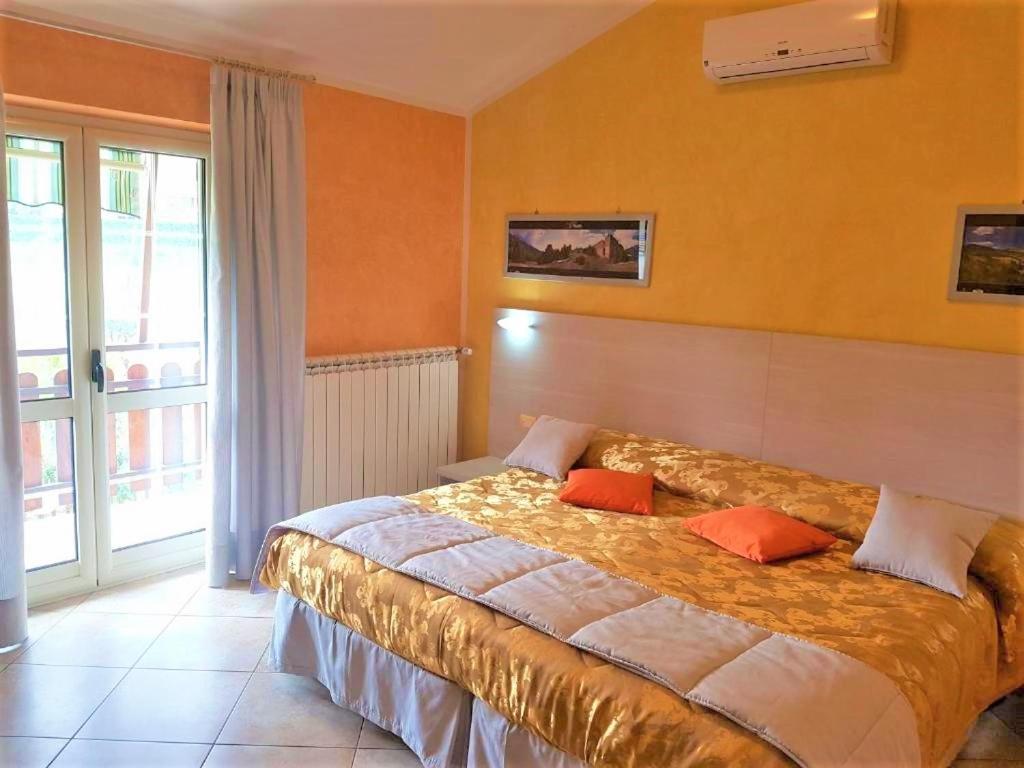 Il Laghetto Bed & Breakfast กาสโตรวิลลารี ภายนอก รูปภาพ