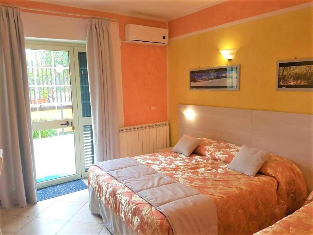 Il Laghetto Bed & Breakfast กาสโตรวิลลารี ภายนอก รูปภาพ