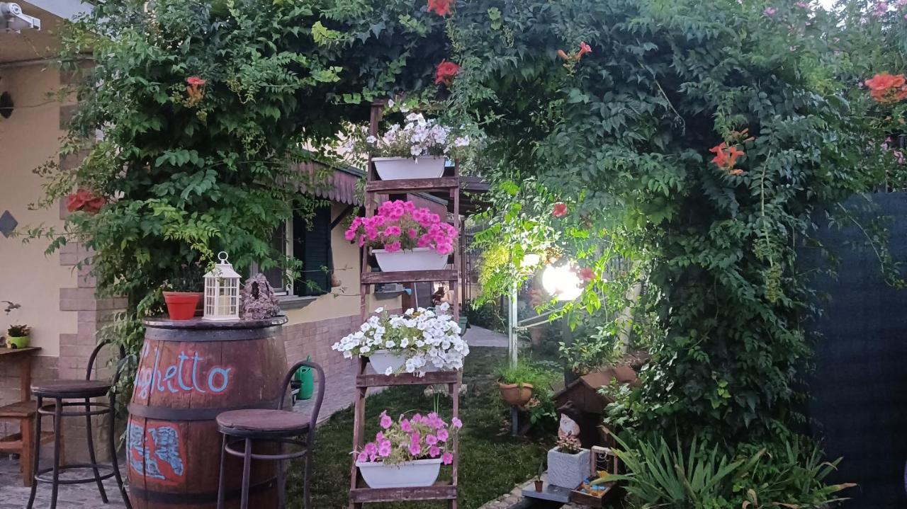 Il Laghetto Bed & Breakfast กาสโตรวิลลารี ภายนอก รูปภาพ