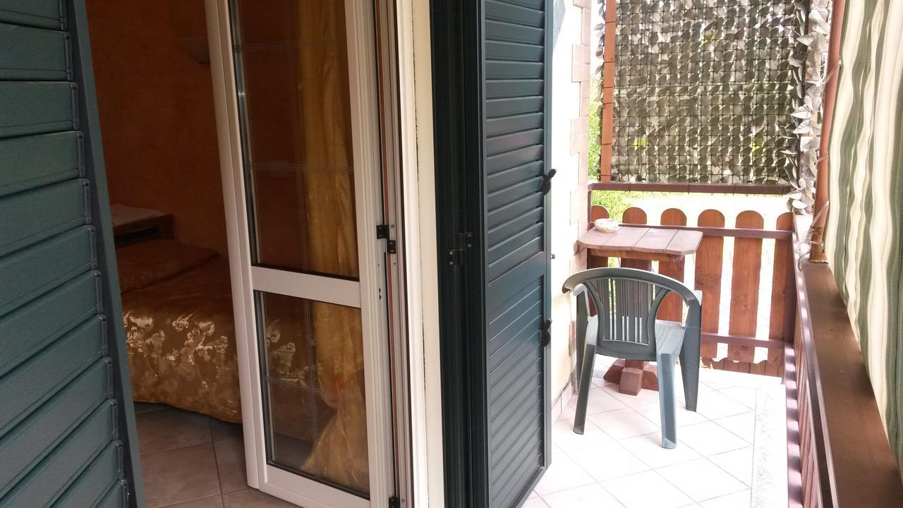 Il Laghetto Bed & Breakfast กาสโตรวิลลารี ภายนอก รูปภาพ