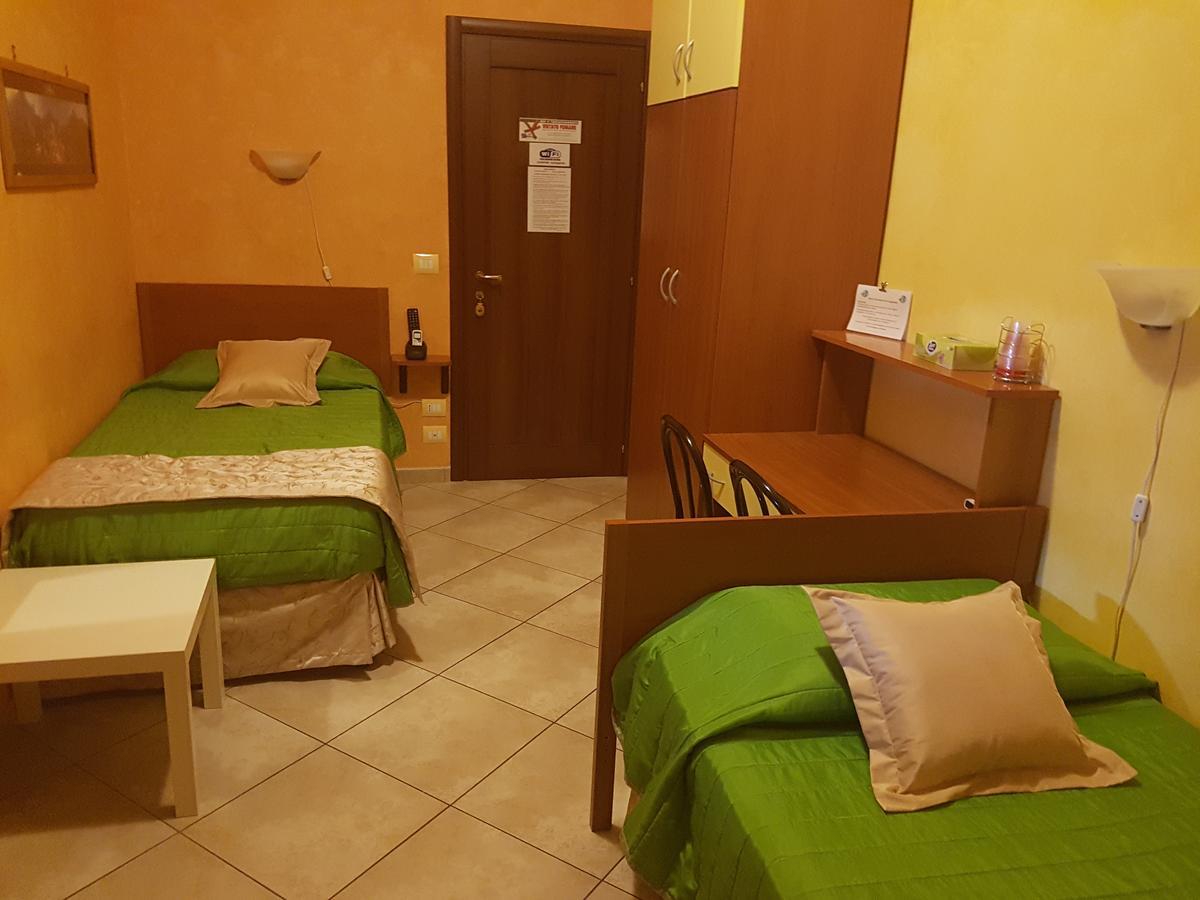 Il Laghetto Bed & Breakfast กาสโตรวิลลารี ภายนอก รูปภาพ