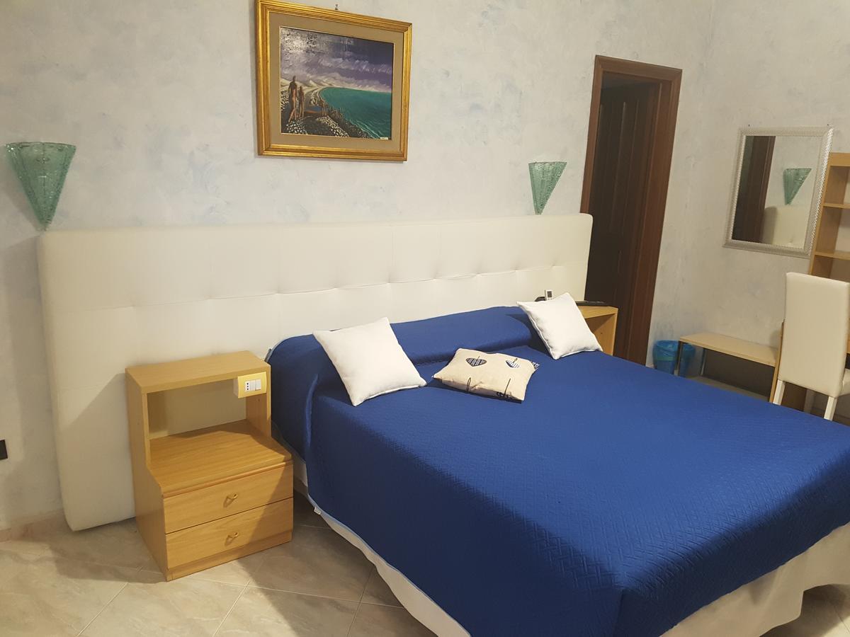 Il Laghetto Bed & Breakfast กาสโตรวิลลารี ภายนอก รูปภาพ
