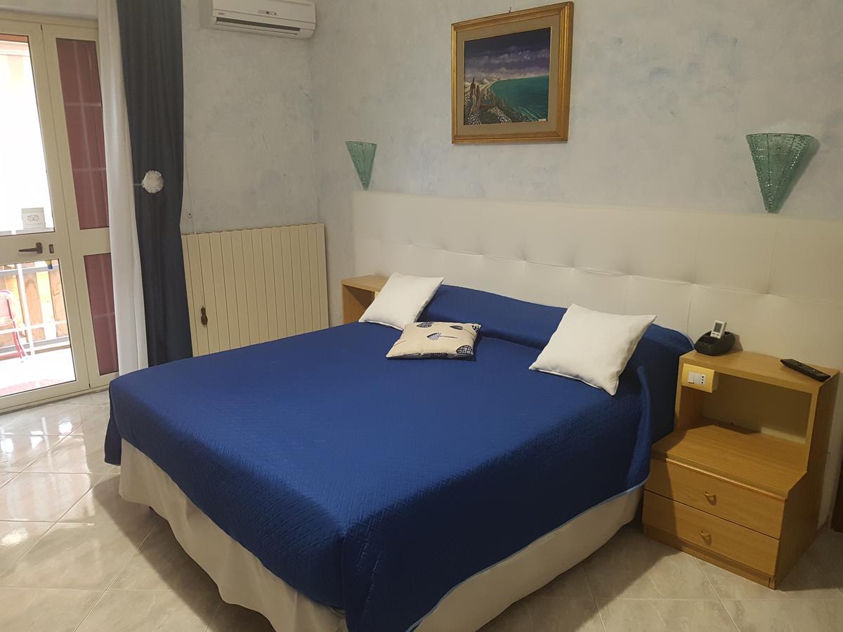 Il Laghetto Bed & Breakfast กาสโตรวิลลารี ภายนอก รูปภาพ